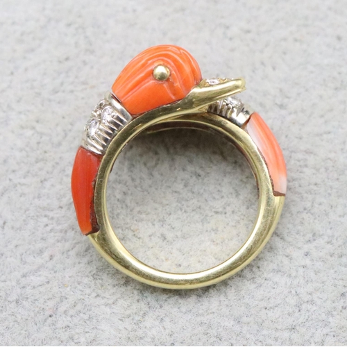 679 - An 18ct gold Italian coral twist ring in the form of 2 bird heads, each mounted with 9 diamonds to c... 