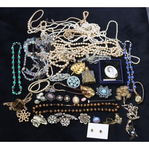 684 - A quantity of various costume and other jewellery