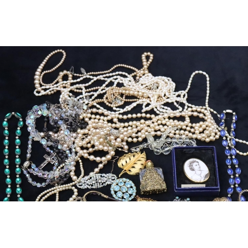 684 - A quantity of various costume and other jewellery