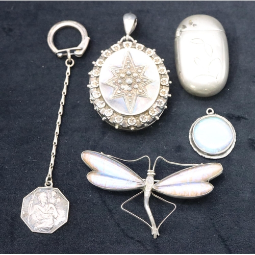 685 - A Sterling silver and butterfly brooch in the form of a dragonfly, an oval silver locket, a silver k... 