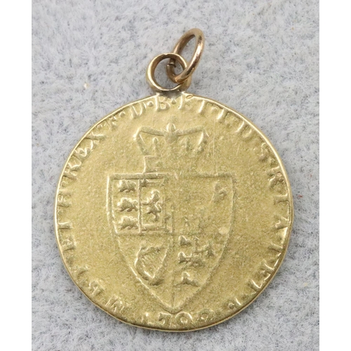 699 - An 18th Century George III gold Guinea, mounted as a pendant with soldered loop (worn), 1799?, 8.4 g... 