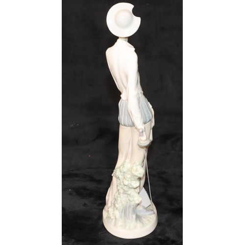 70 - A Lladro standing figure of Don Quixote, 30cm high