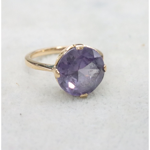 701 - A ladies' gold amethyst ring, Size M/N, 4.2 grams gross