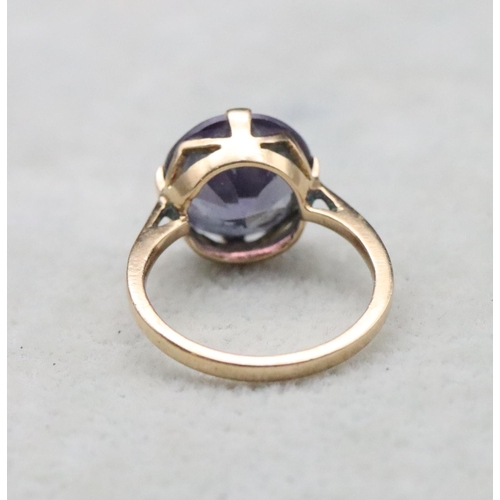 701 - A ladies' gold amethyst ring, Size M/N, 4.2 grams gross