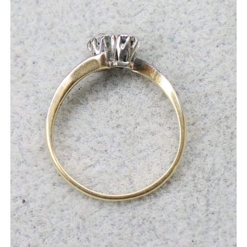 703 - An 18ct gold ladies' 2-stone twist ring set with 2 diamonds and further rough cut diamonds to should... 