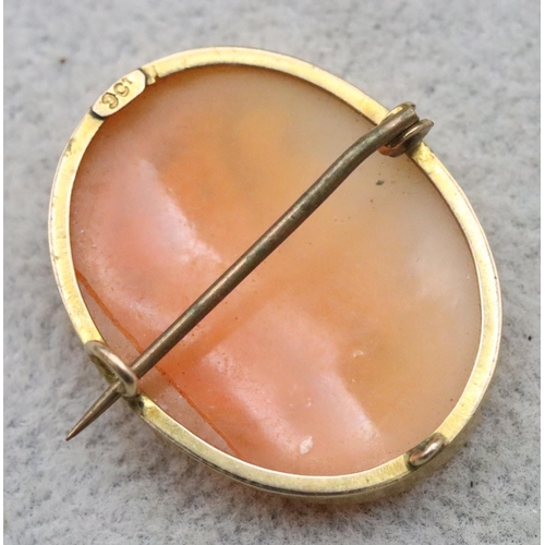 722 - A 9ct gold mounted oval cameo 