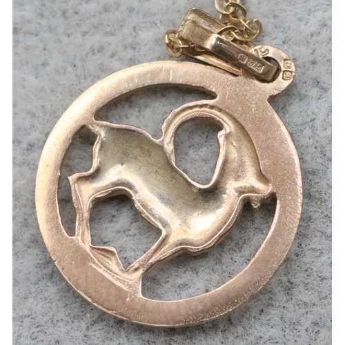 726 - A 9ct gold pendant with animal motif, with chain, 2.8 grams