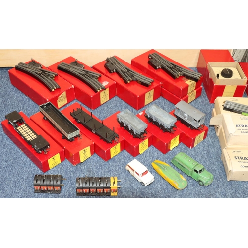 747 - 2 Dinky cars 