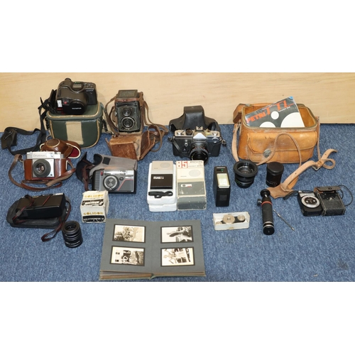 748 - Franke & Heidecke Rolleicord camera, in leather case, an Olympus AZ-330 Superzoom camera, a Petri TT... 