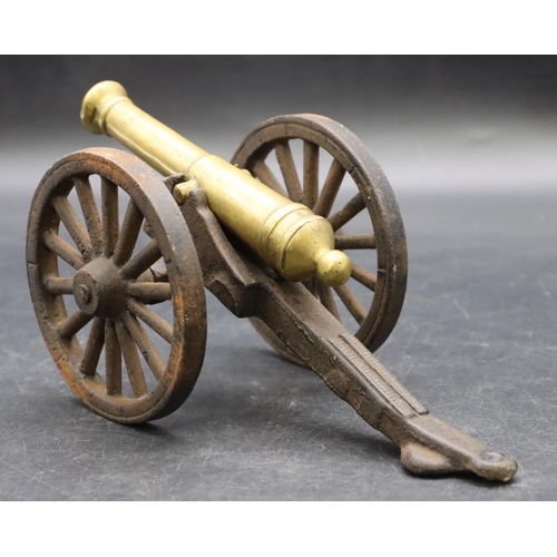 768 - A brass war time desk top cannon, 29cm long