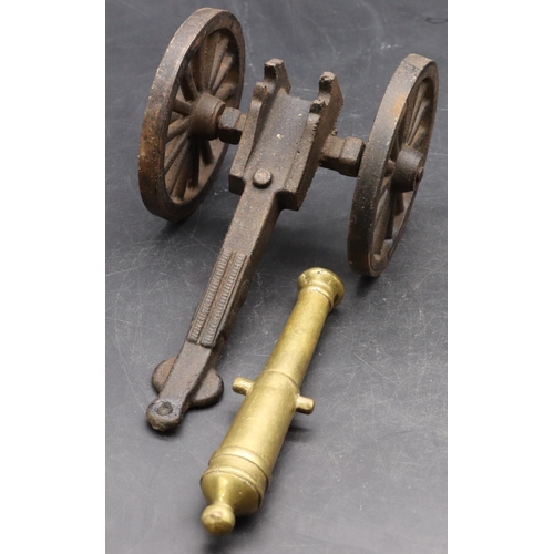 768 - A brass war time desk top cannon, 29cm long