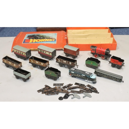 811 - A Hornby 0-Gauge railway set comprising of key wind engine, 10 various trucks and 2 x 00-Gauge carri... 