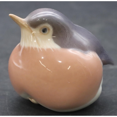 83 - A Royal Copenhagen figure of a robin, number 2266, 6.2cm high