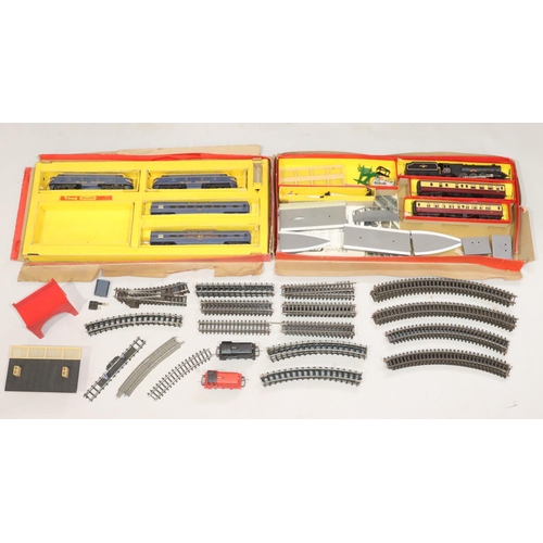 836 - A Tri-Ang 00-Gauge train set (boxed), a Tri-Ang part boxed set and a quantity of various loose engin... 