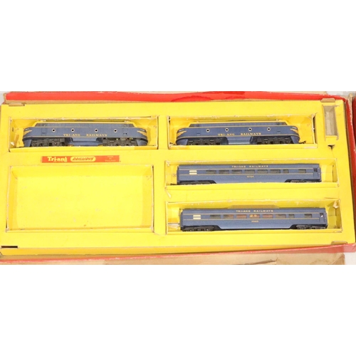 836 - A Tri-Ang 00-Gauge train set (boxed), a Tri-Ang part boxed set and a quantity of various loose engin... 