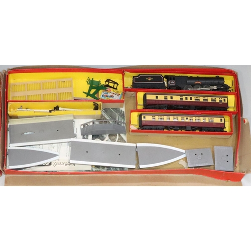 836 - A Tri-Ang 00-Gauge train set (boxed), a Tri-Ang part boxed set and a quantity of various loose engin... 