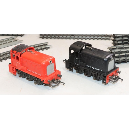 836 - A Tri-Ang 00-Gauge train set (boxed), a Tri-Ang part boxed set and a quantity of various loose engin... 