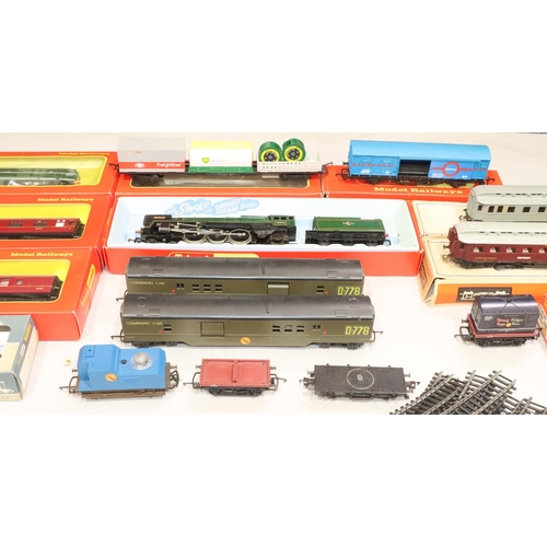 855 - Tri-Ang Hornby Britannia Class Locomotive and Tender (boxed), a Tri-Ang BR Freightliner wagon (boxed... 