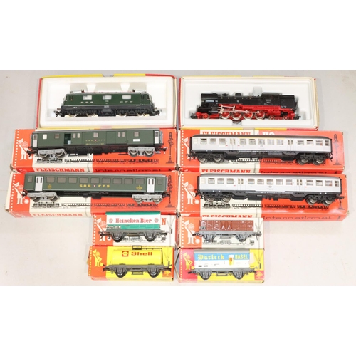 856 - A Fleischmann 1324 00-Gauge Locomotive (boxed), a Fleischmann 1349 Engine and 8 various carriages (a... 