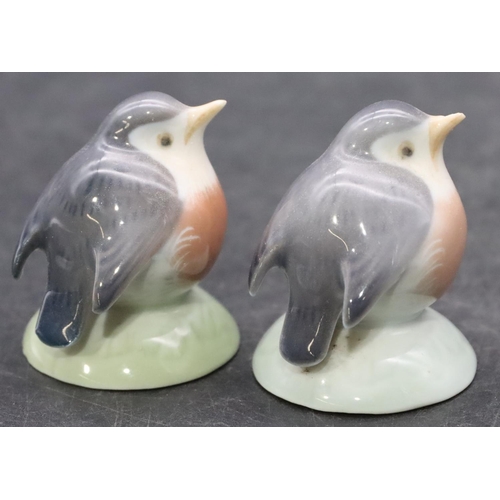 88 - A pair of Royal Copenhagen miniature figures of robins, number 2238, 4cm high (2)