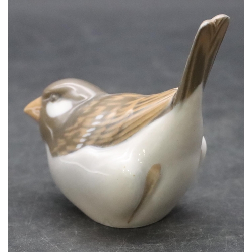 89 - A Royal Copenhagen figure of a sparrow, number 1081, 8cm high