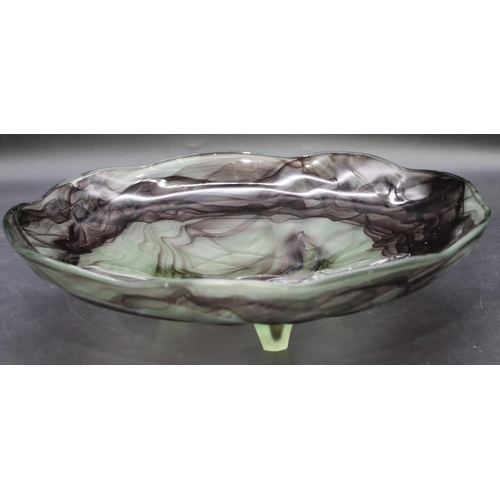 9 - An Art Deco style round scallop shallow fruit bowl with smoke and green decoration, on 3 feet, 31cm ... 