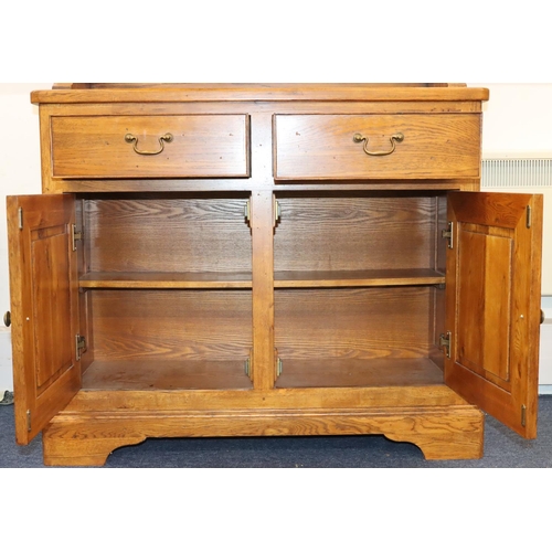 930 - A good quality Willis & Gambier vintage oak dresser with shelved back, 2 drawers with 2 panel doors ... 