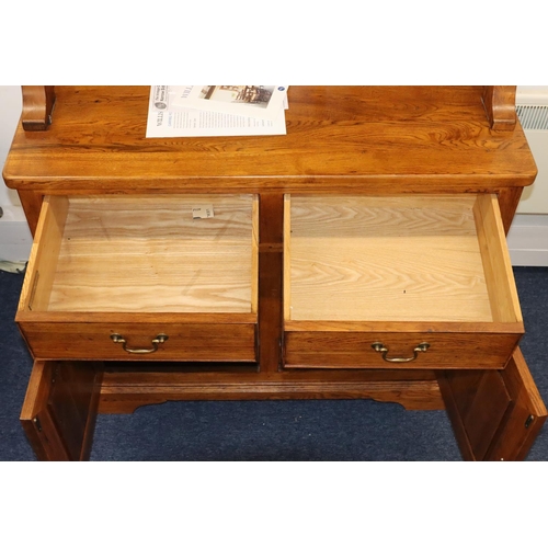 930 - A good quality Willis & Gambier vintage oak dresser with shelved back, 2 drawers with 2 panel doors ... 