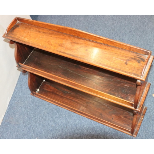 941 - A 19th Century mahogany tabletop 3-tiered graduated book trough, 77cm wide, 20.5cm deep, 58cm high