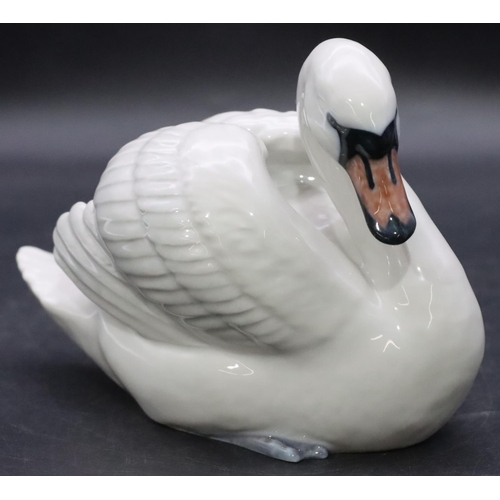 95 - A Royal Copenhagen figure of a swan, number 359, 11cm high