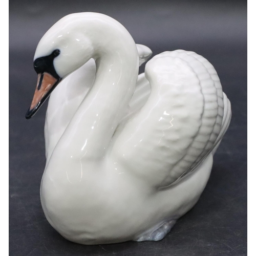 95 - A Royal Copenhagen figure of a swan, number 359, 11cm high