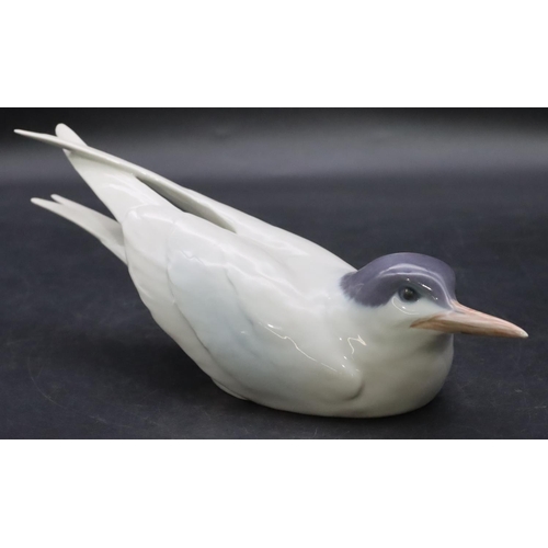 99 - A Royal Copenhagen figure of a seagull, 27cm long