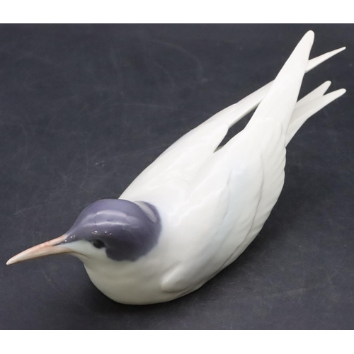 99 - A Royal Copenhagen figure of a seagull, 27cm long