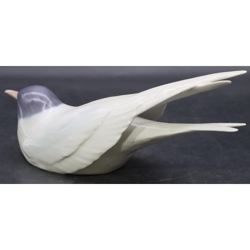 99 - A Royal Copenhagen figure of a seagull, 27cm long