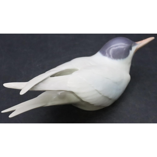 99 - A Royal Copenhagen figure of a seagull, 27cm long