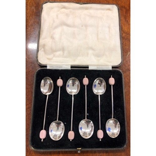 8335 - A set of 6 coffee bean spoons, 1oz gross, cased.