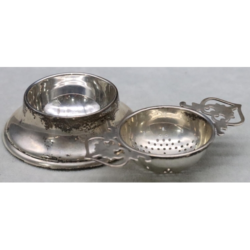 364 - A Birmingham silver round 2-handled tea strainer on matching stand, 1.9oz (2)