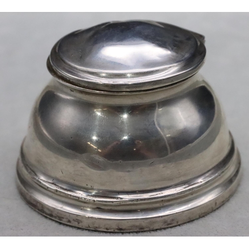 368 - A Birmingham silver round bulbous shaped inkwell with hinged lid (lid dented) on weighted base, 8.7c... 