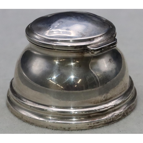 368 - A Birmingham silver round bulbous shaped inkwell with hinged lid (lid dented) on weighted base, 8.7c... 