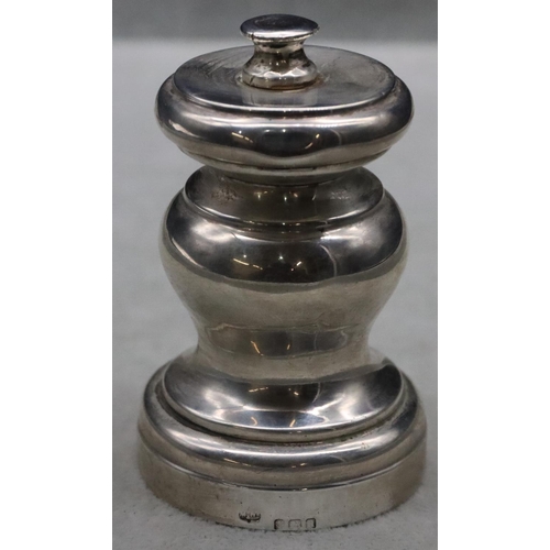 370 - A Birmingham silver round bulbous shaped pepper grinder, 8.5cm high