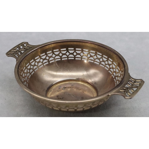 372 - A Birmingham silver gilt round 2-handled sweet meat dish with pierced gallery, 12.5cm wide, stamped ... 