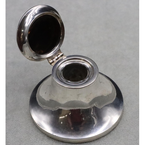 373 - A London silver circular inkwell with hinged tortoiseshell lid enclosing inner glass bottle on sweep... 