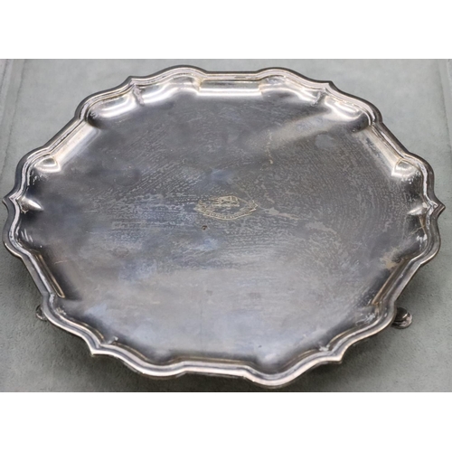 383 - A London silver pie crust card tray with 3 splayed hoof feet, 20.5cm wide, 9.8oz