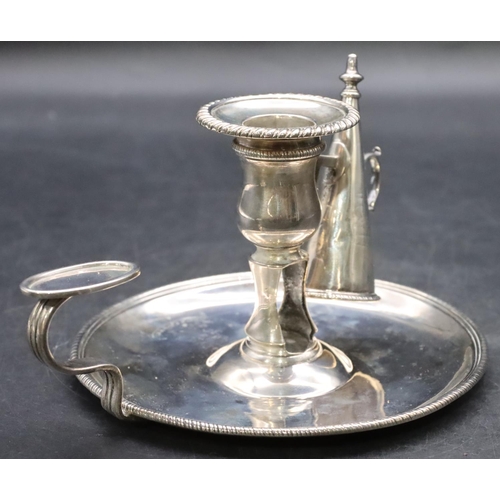 386 - An early George III silver chamber candlestick with snuffer (marks on snuffer worn), London 1772, 7.... 