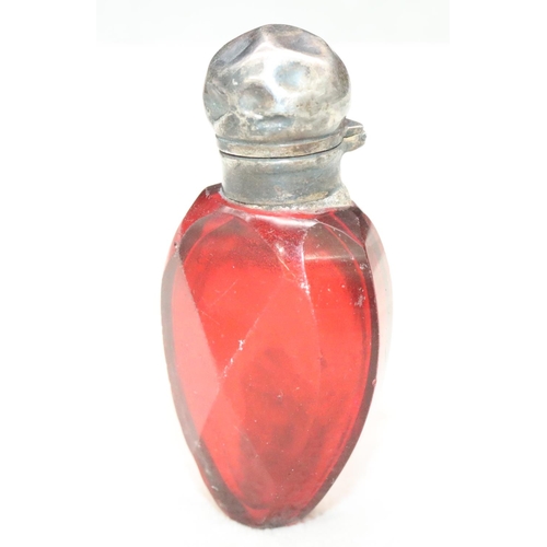 392 - A ruby glass scent bottle with Birmingham silver neck and hinged lid (lid dented) enclosing inner st... 