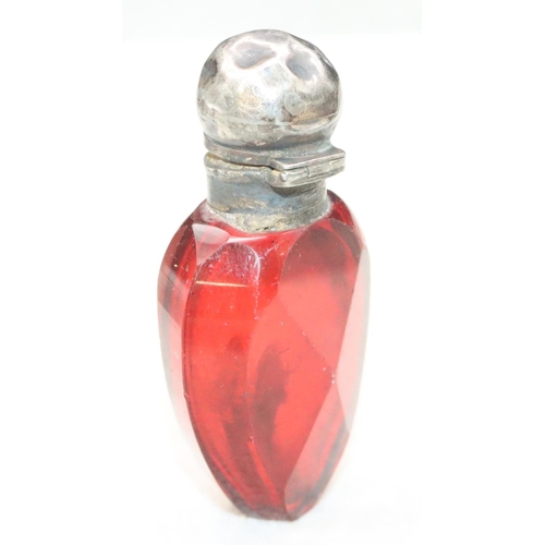 392 - A ruby glass scent bottle with Birmingham silver neck and hinged lid (lid dented) enclosing inner st... 