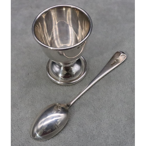 403 - A Sheffield silver egg cup and spoon, maker Francis Howard, 1.5oz (2)