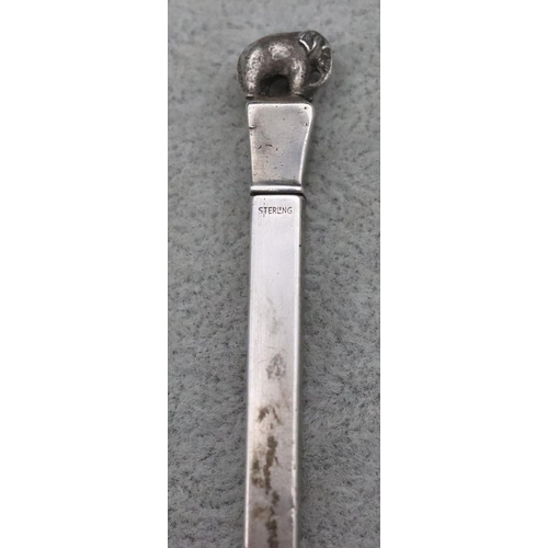 409 - A square silver propelling pencil with elephant motif, 8.6cm long