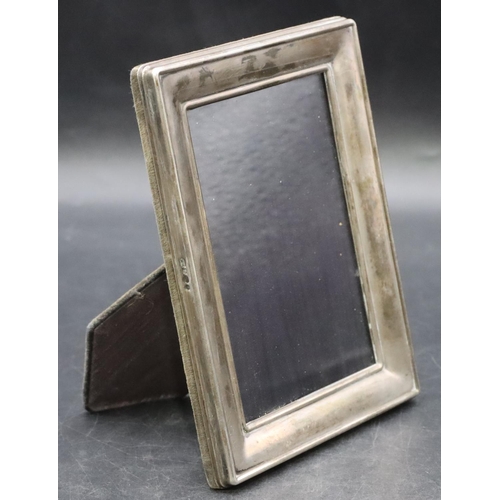 415 - A Birmingham silver plain rectangular shaped photograph frame, 16cm high