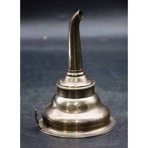 434 - A modern silver round bulbous shaped wine funnel, London 1982, maker's mark N/Bros, 2.9oz